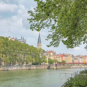 Apartment Le Calme Et Cosy Avec Parking Gratuit, Lyon